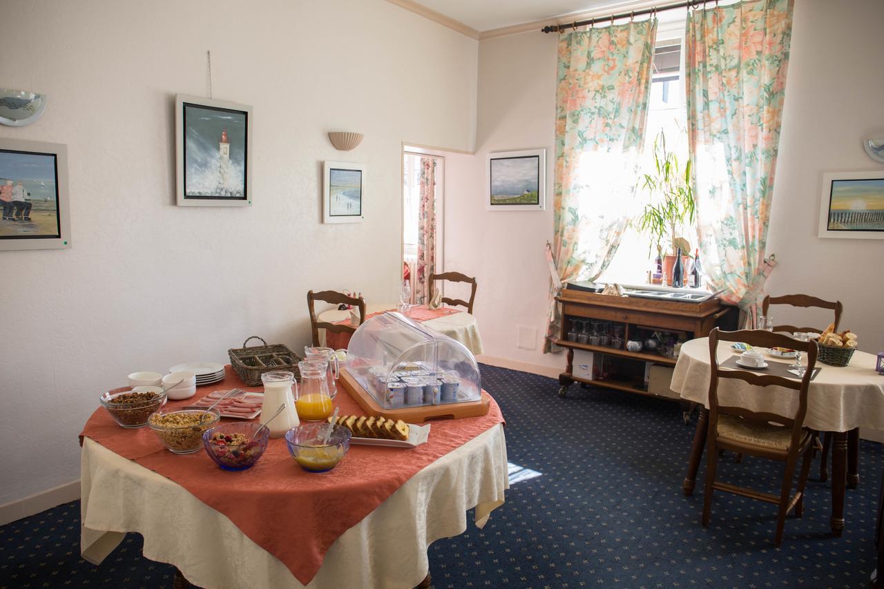 Le Sauvage Hotel Chateau-Renard Luaran gambar